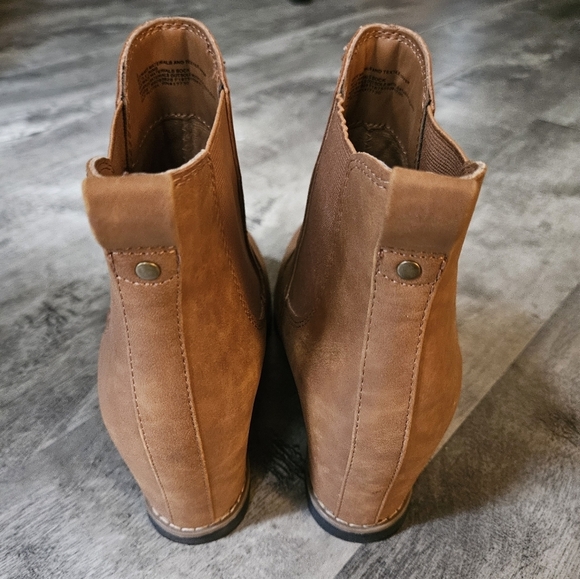 Universal Thread Congac Wedged Boots - Picture 6 of 9